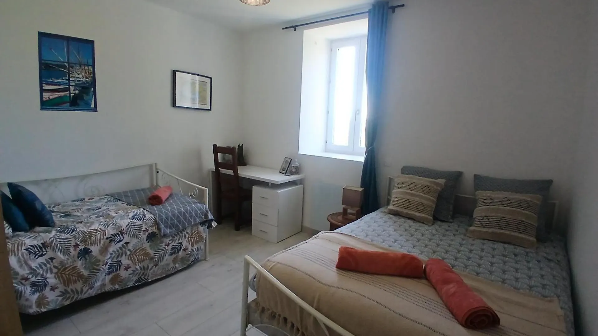 Rum i privatbostad Manoir De Kerozet - Chambres Chez L'Habitant - 3 Chiens Plouider